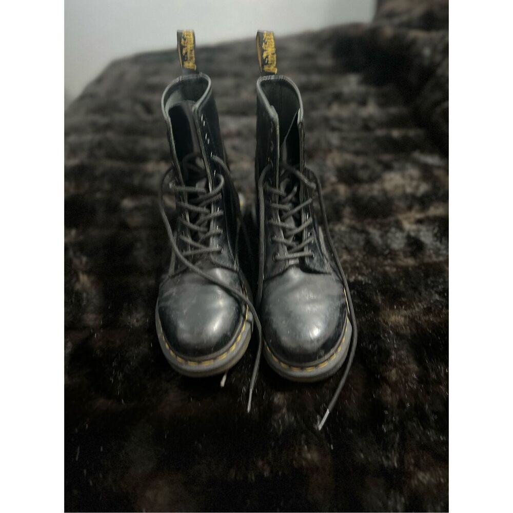 Dr. Doc Martens Women’s Size 8 Combat Boots Air Wair Zavala Black Leather